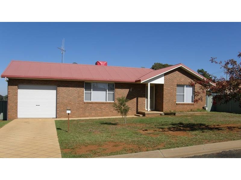 3 Warragrah Place, Parkes NSW 2870