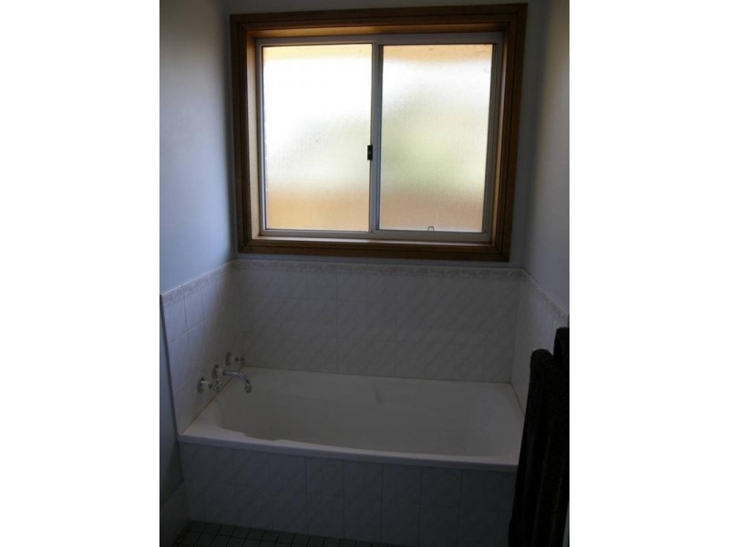3 Warragrah Place, Parkes NSW 2870