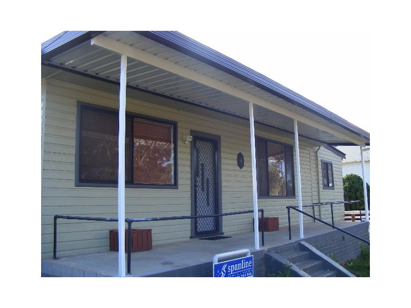 4 Thornbury Street, Parkes NSW 2870