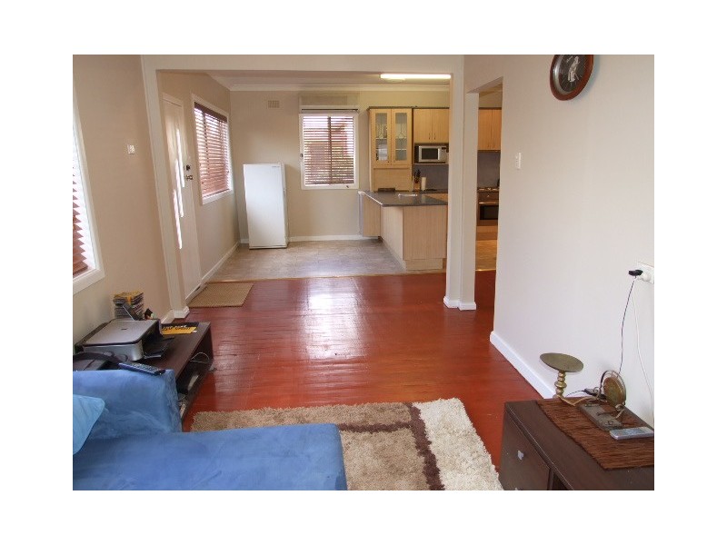 4 Thornbury Street, Parkes NSW 2870