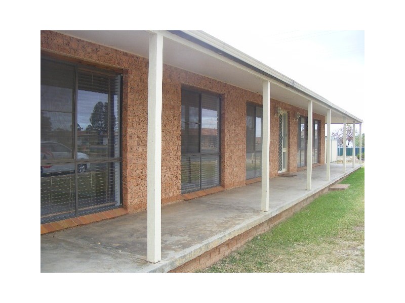 2 Friendship Place, Parkes NSW 2870