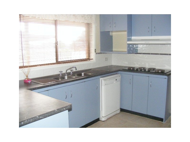 2 Friendship Place, Parkes NSW 2870