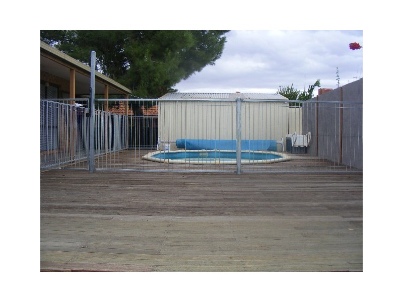 2 Friendship Place, Parkes NSW 2870
