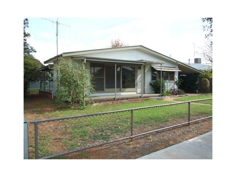 9 Captain Wilson Ave, Parkes NSW 2870