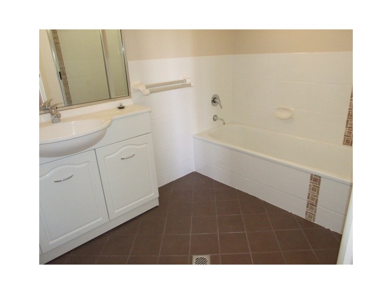 9 Captain Wilson Ave, Parkes NSW 2870