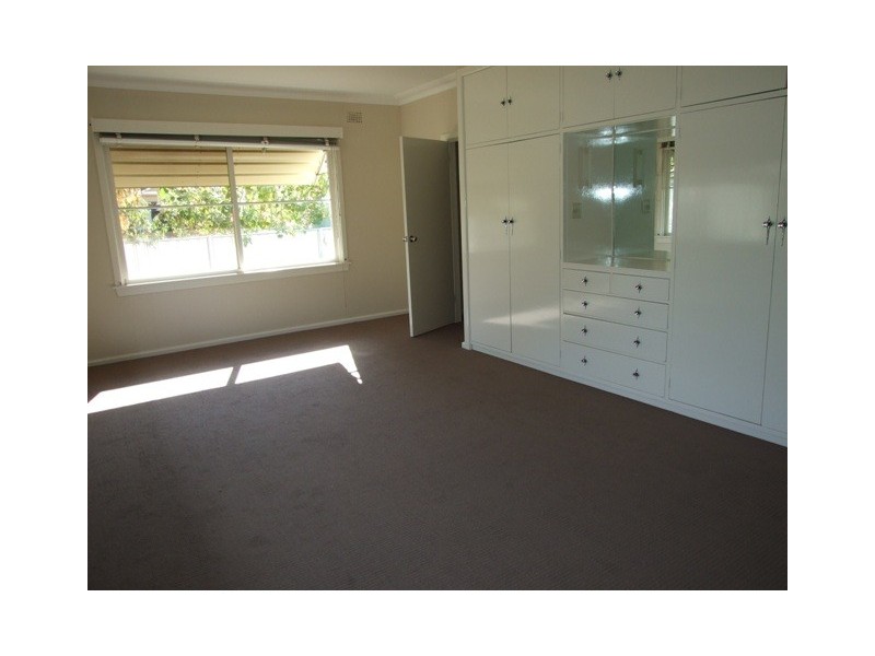 9 Captain Wilson Ave, Parkes NSW 2870