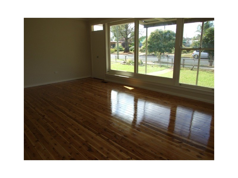 9 Captain Wilson Ave, Parkes NSW 2870