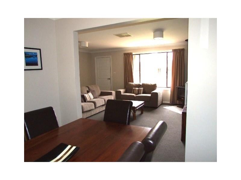 11A Barton Street, Parkes NSW 2870