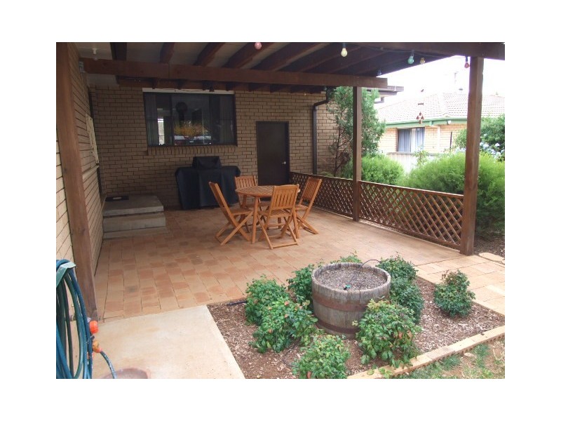 11A Barton Street, Parkes NSW 2870