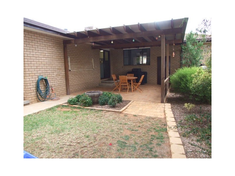 11A Barton Street, Parkes NSW 2870