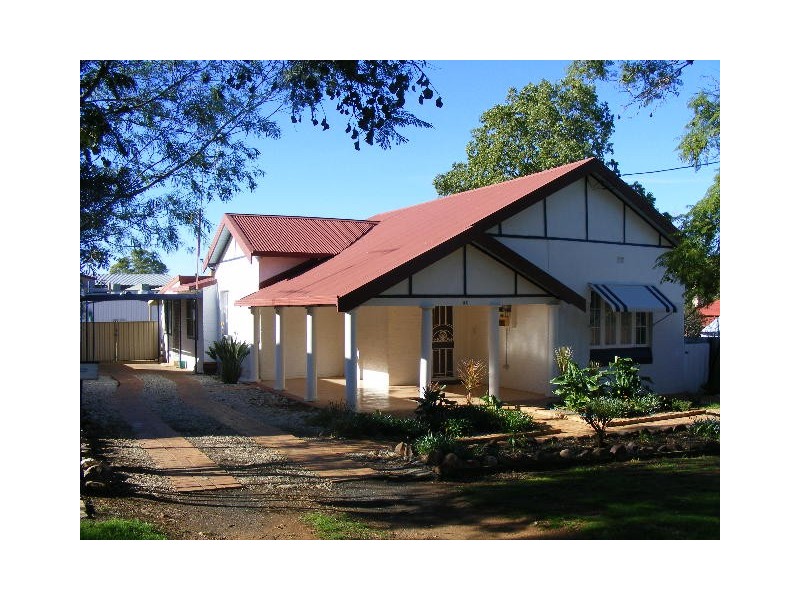 37 East Street, Parkes NSW 2870