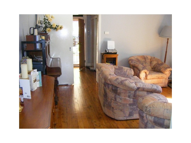 37 East Street, Parkes NSW 2870