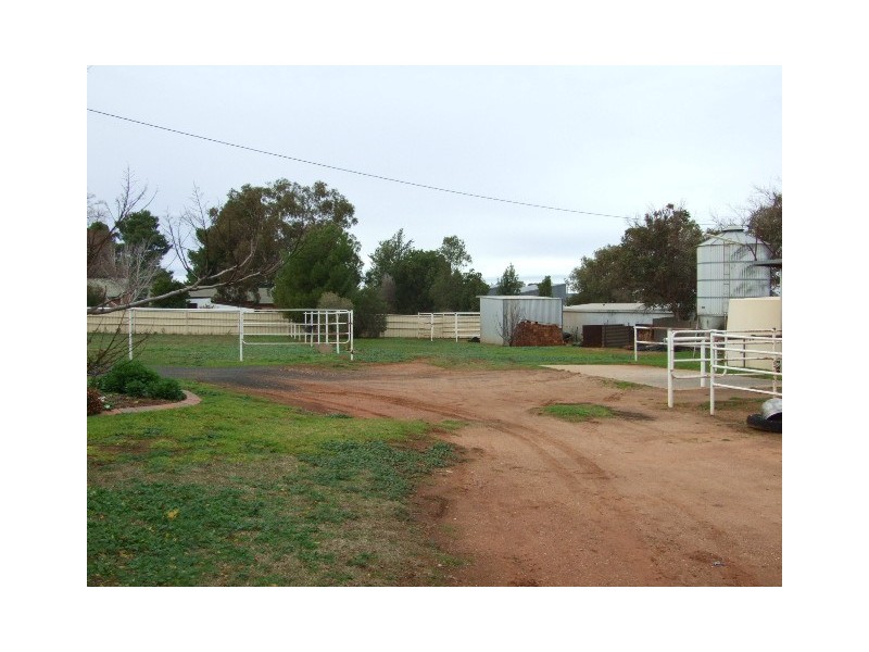 129 Victoria Street, Parkes NSW 2870