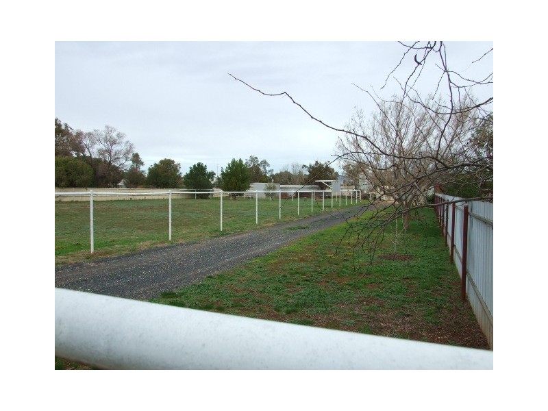 129 Victoria Street, Parkes NSW 2870