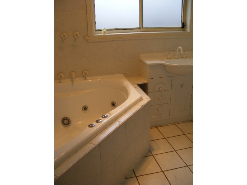 5 Cecile Street, Parkes NSW 2870