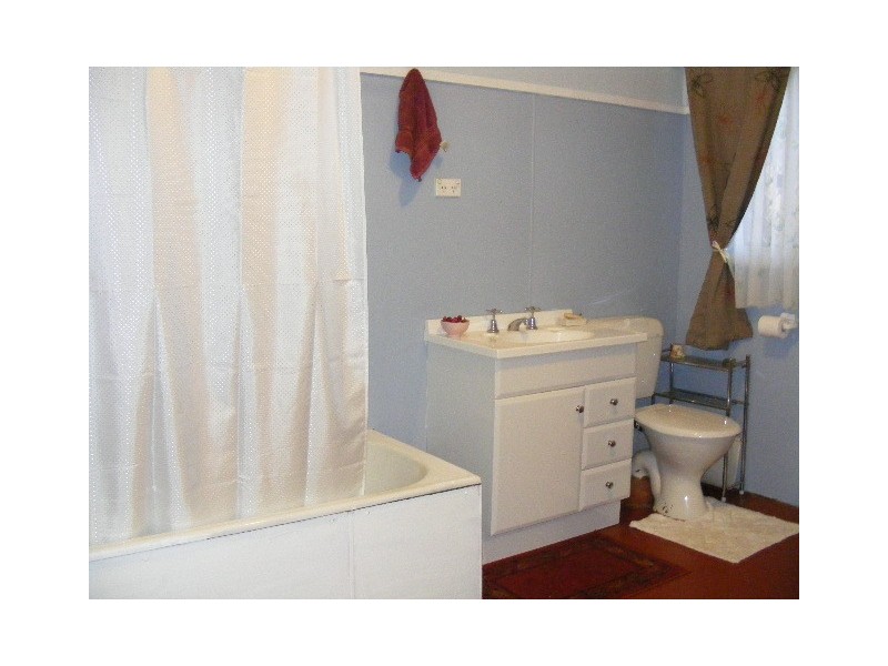 121 Caswell Street, Peak Hill NSW 2869