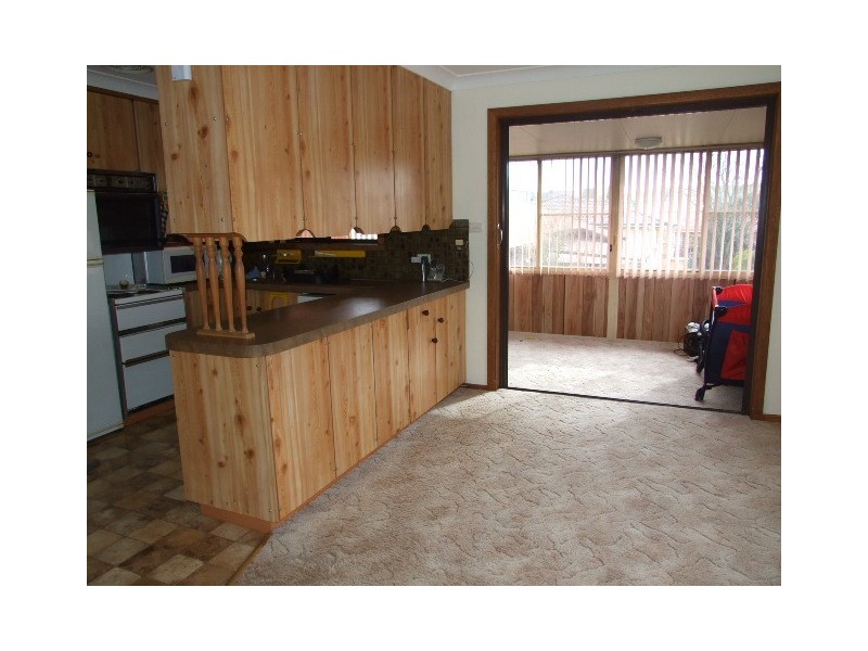 2 Bowditch Cres, Parkes NSW 2870