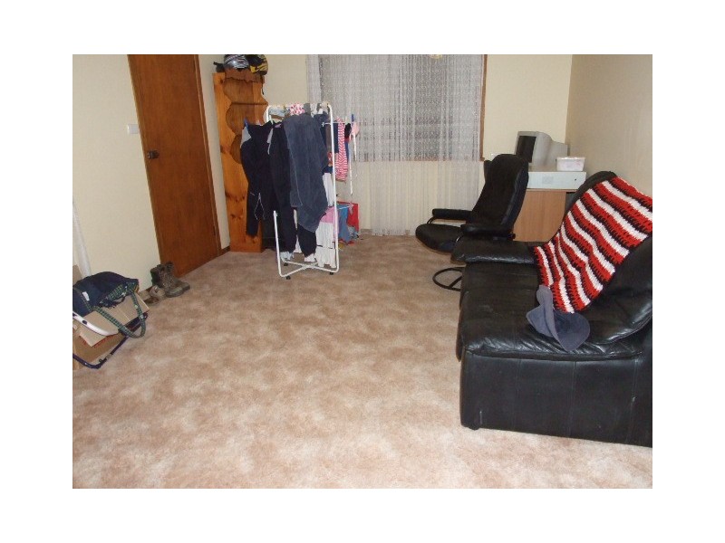 2 Bowditch Cres, Parkes NSW 2870