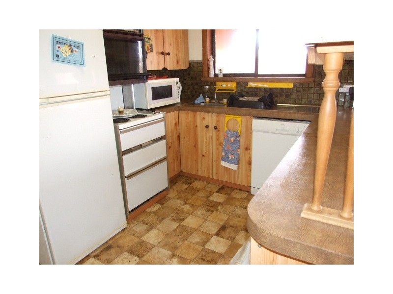 2 Bowditch Cres, Parkes NSW 2870