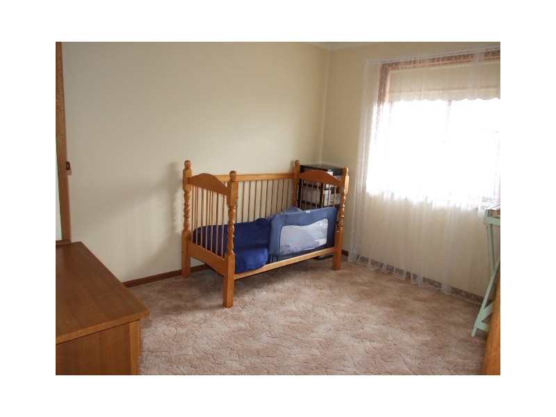 2 Bowditch Cres, Parkes NSW 2870