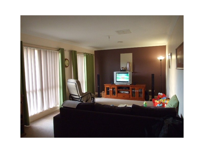 9 Alder Ave, Parkes NSW 2870