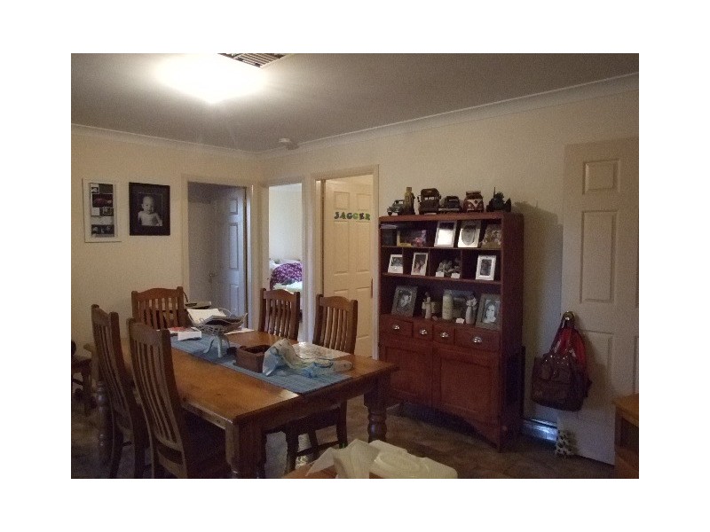 9 Alder Ave, Parkes NSW 2870