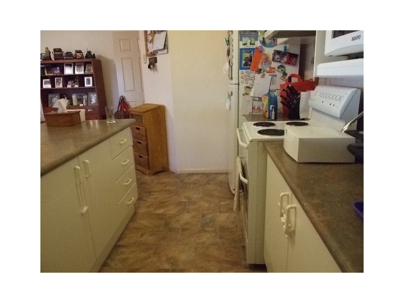 9 Alder Ave, Parkes NSW 2870