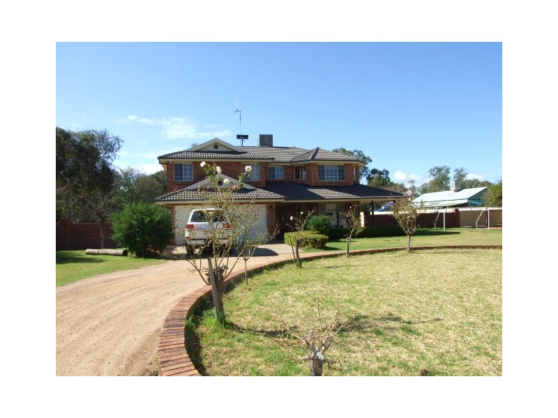 235 Nash Street, Parkes NSW 2870