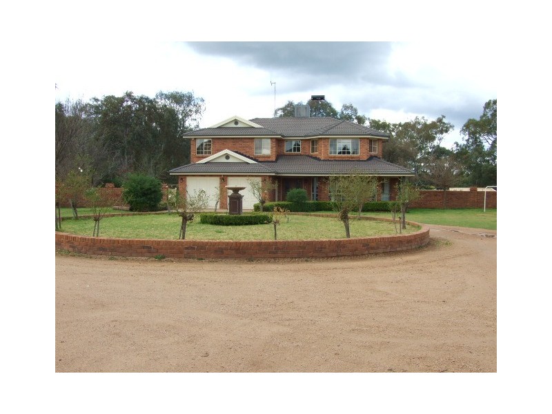 235 Nash Street, Parkes NSW 2870