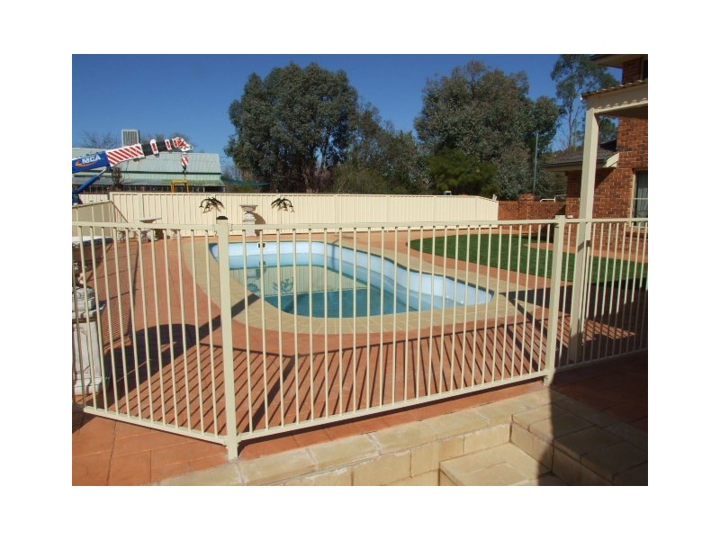 235 Nash Street, Parkes NSW 2870