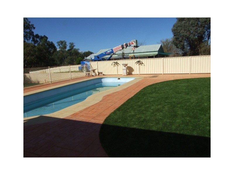 235 Nash Street, Parkes NSW 2870