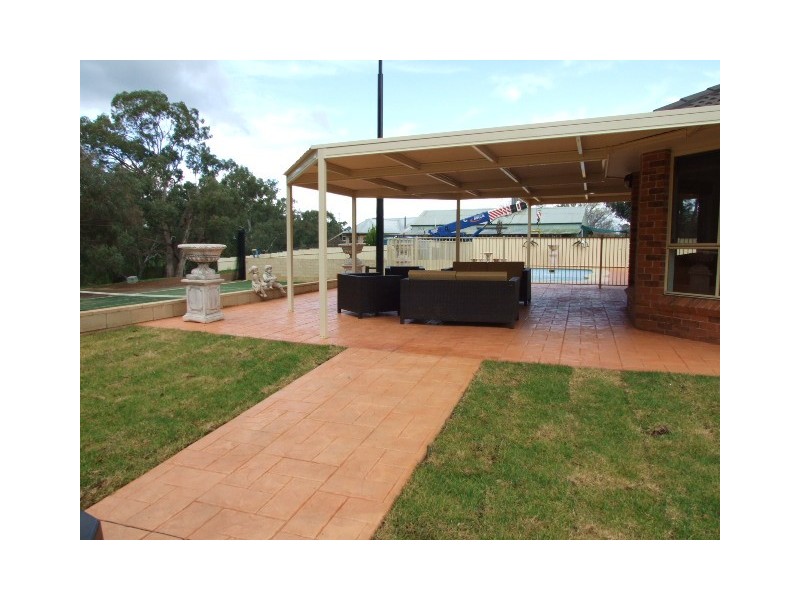 235 Nash Street, Parkes NSW 2870