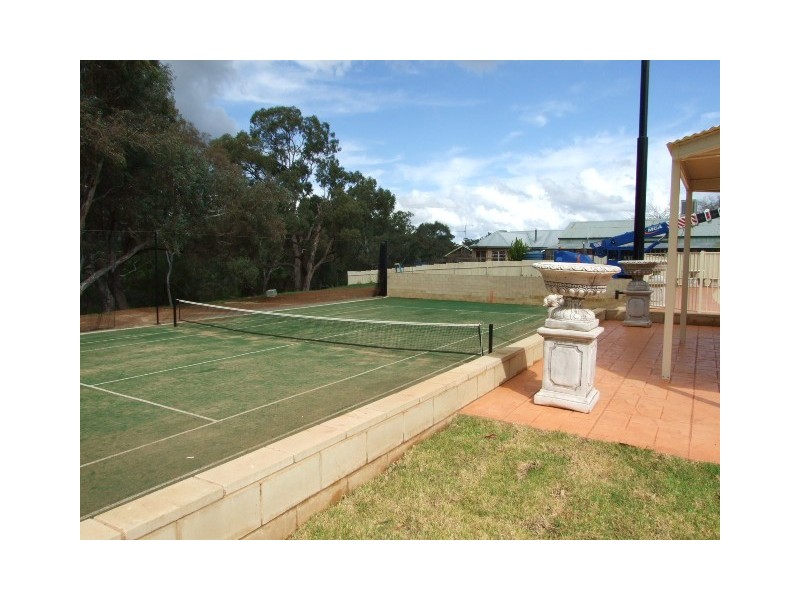 235 Nash Street, Parkes NSW 2870