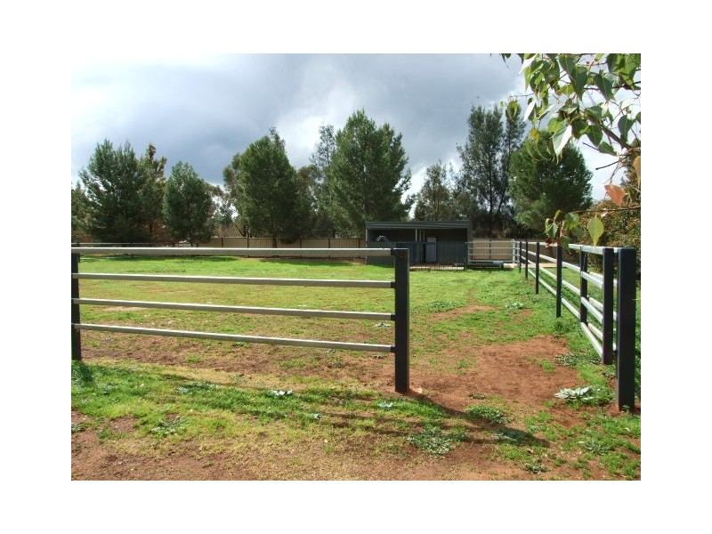 235 Nash Street, Parkes NSW 2870