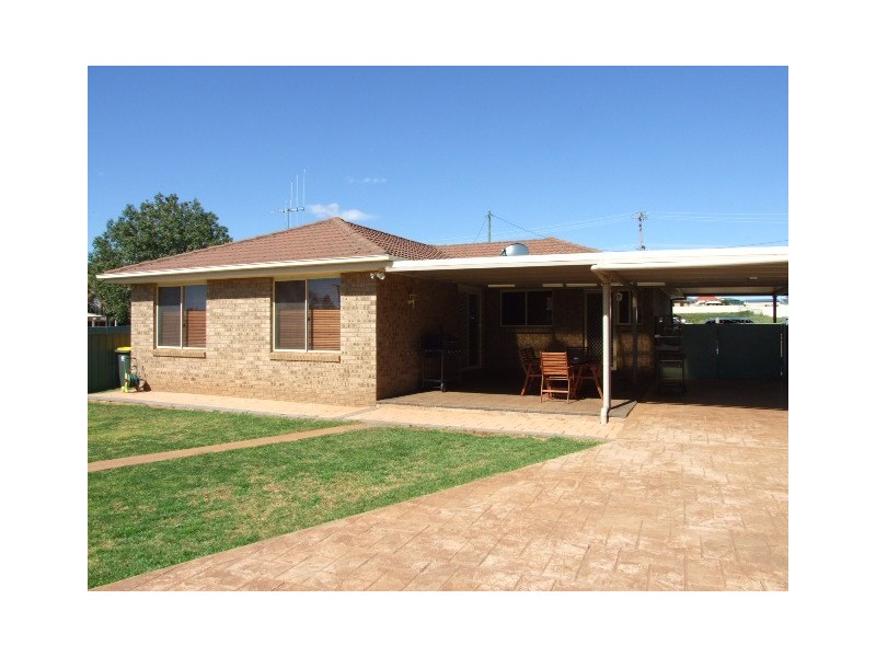 54 Best Street, Parkes NSW 2870