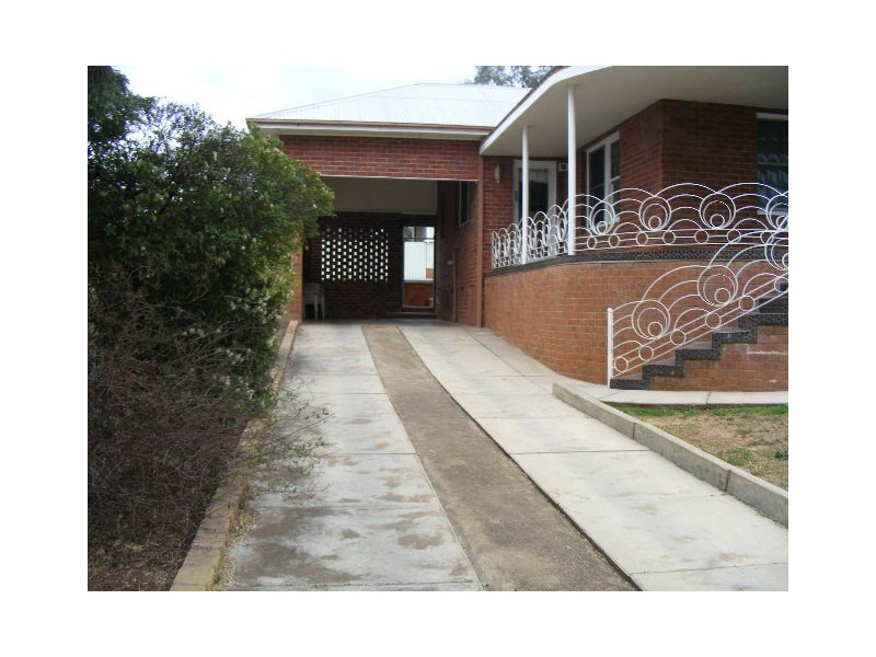 28 Wentworth Street, Parkes NSW 2870