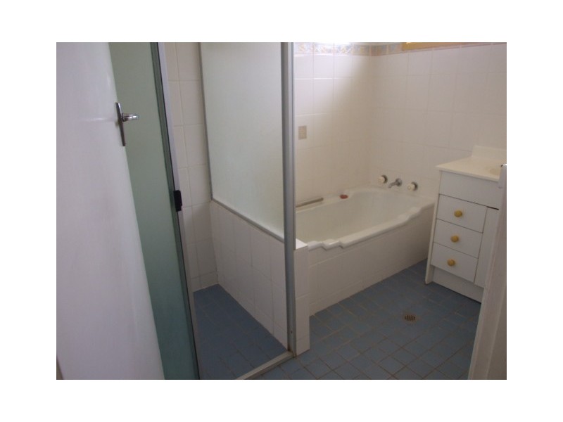 13 Evans Parade, Parkes NSW 2870
