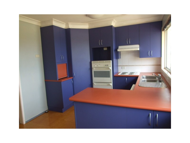 13 Evans Parade, Parkes NSW 2870