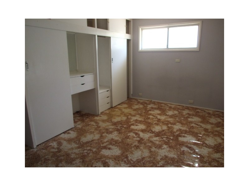 13 Evans Parade, Parkes NSW 2870