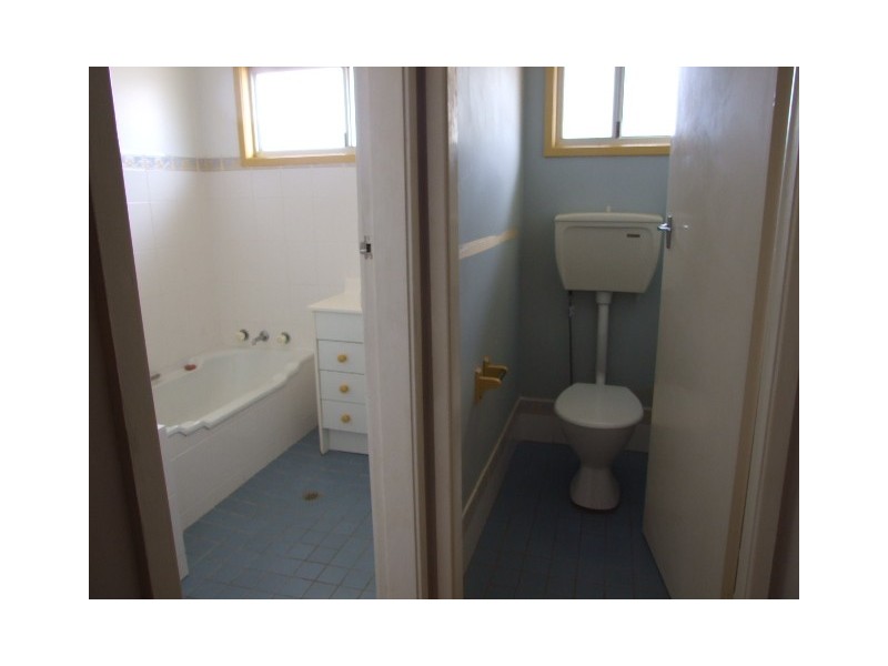 13 Evans Parade, Parkes NSW 2870