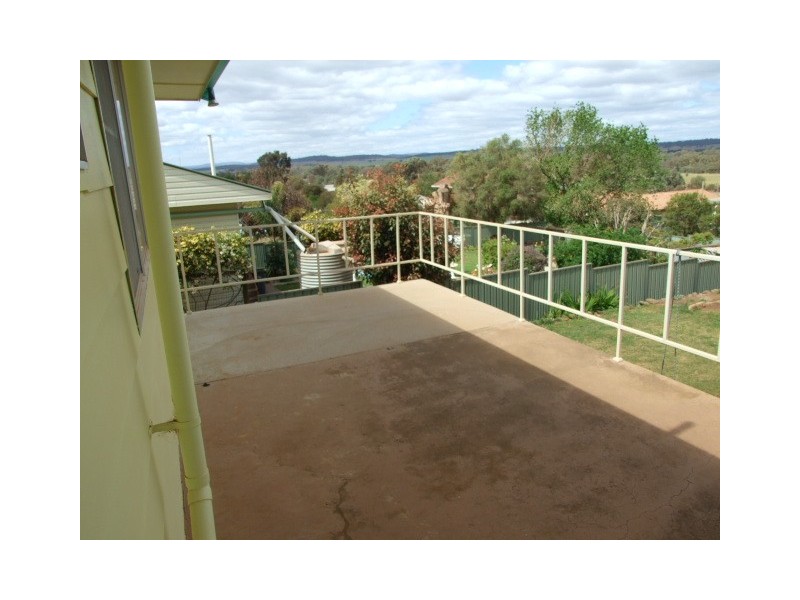 13 Evans Parade, Parkes NSW 2870