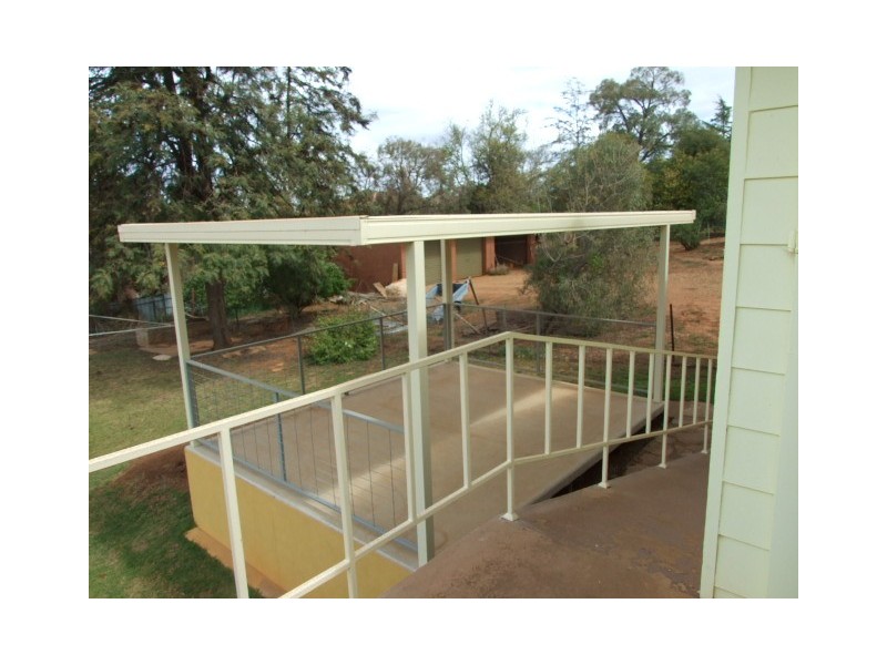 13 Evans Parade, Parkes NSW 2870