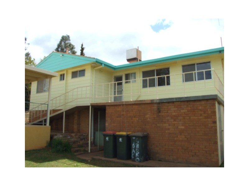 13 Evans Parade, Parkes NSW 2870
