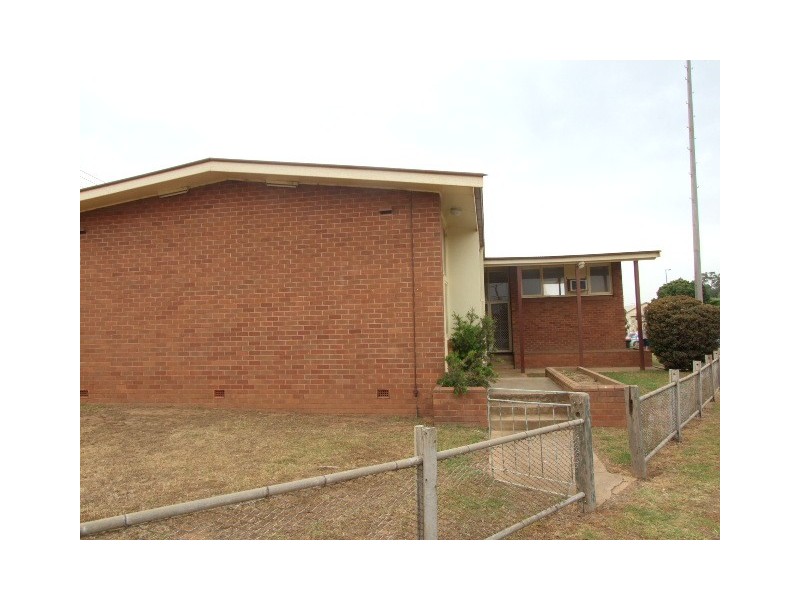 2 May Street, Parkes NSW 2870