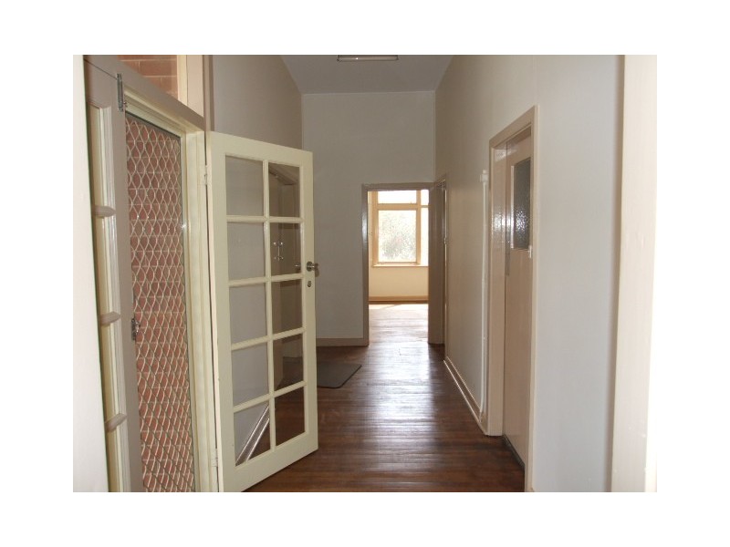 2 May Street, Parkes NSW 2870