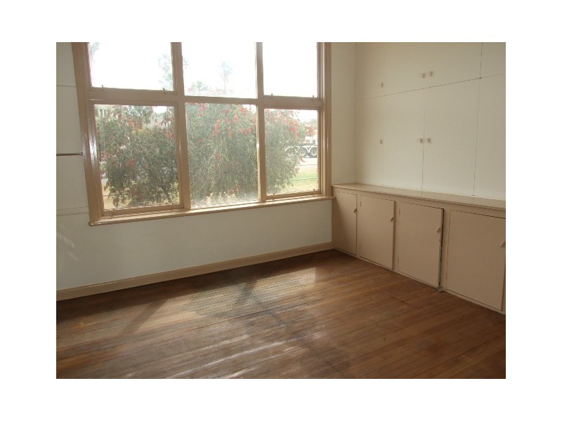 2 May Street, Parkes NSW 2870