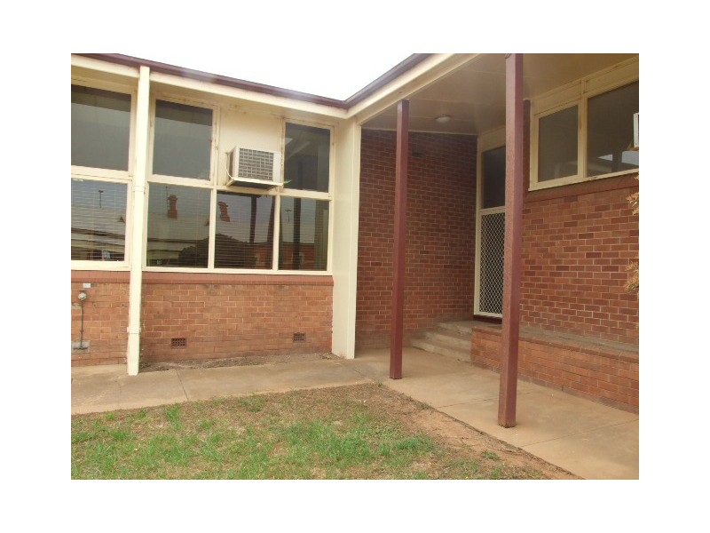 2 May Street, Parkes NSW 2870