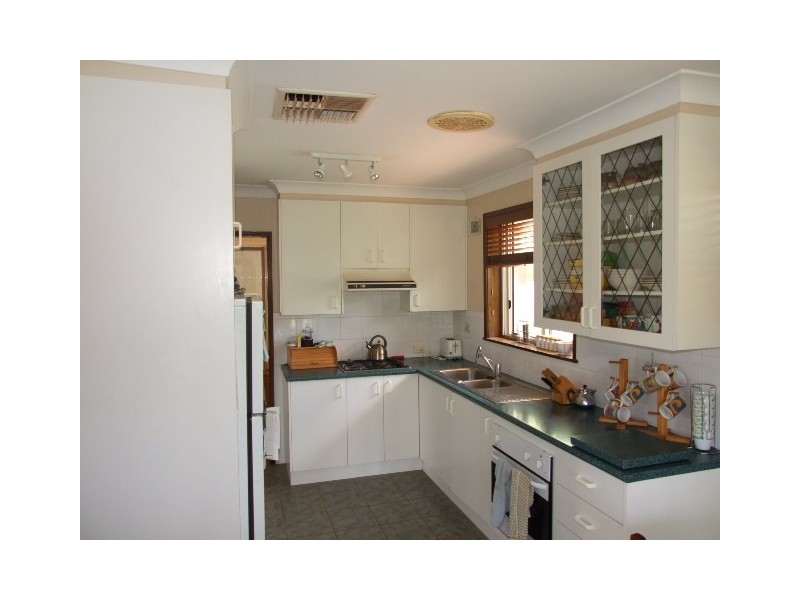 35 Mengarvie Road, Parkes NSW 2870