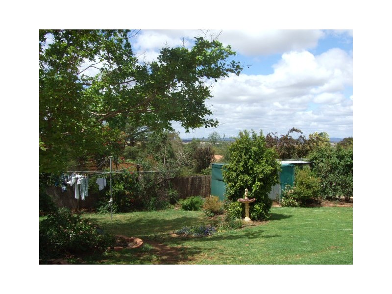 35 Mengarvie Road, Parkes NSW 2870