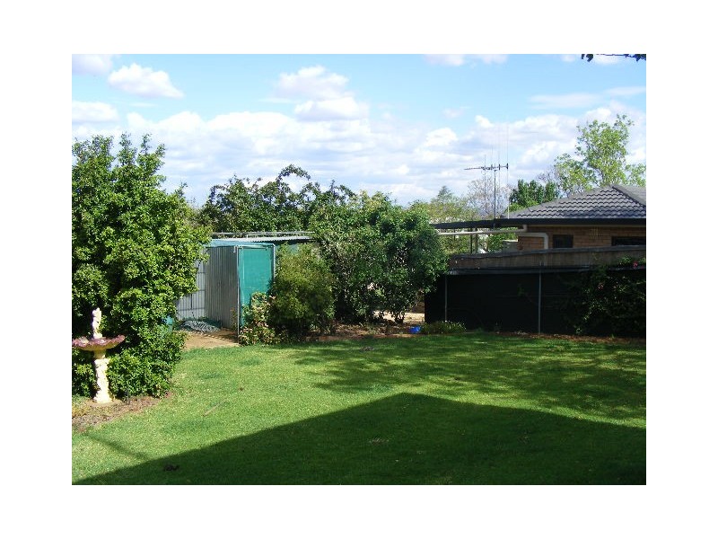 35 Mengarvie Road, Parkes NSW 2870